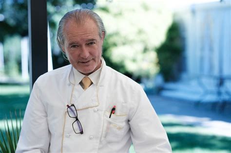 Marián Filo, šéfkuchár a majiteľ, pri príprave jedla