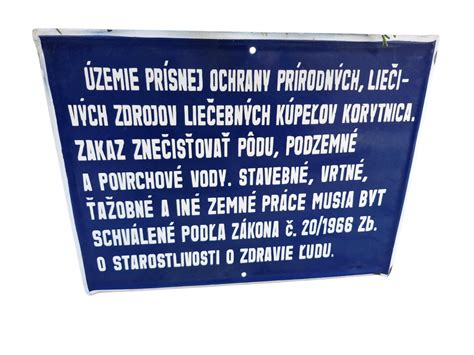 Staré školské fotografie alebo tabuľa s odkazmi