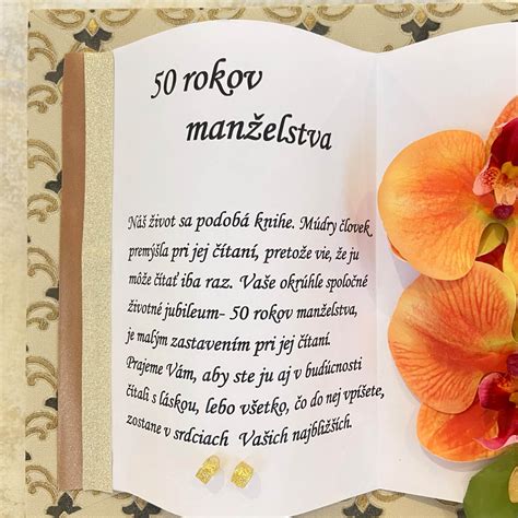 Zlaté svadobné prstene symbolizujúce 50 rokov manželstva