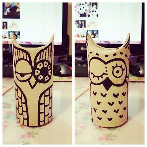 Ukážka postavičiek z ruličiek od toaletného papiera s detailami oblečenia