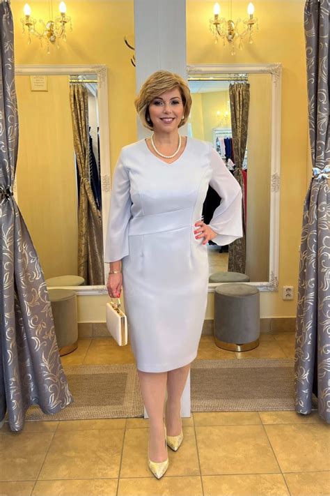 Koláž rôznych strihov šiat pre svadobnú mamu (A-línia, zavinovacie, puzdrové)