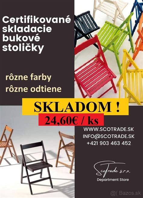 Skladacie drevené stoličky s minimalistickou dekoráciou