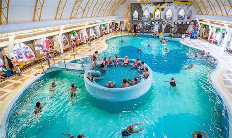 Termálne kúpalisko s bazénmi a relaxačnými zónami v Poľských Tatrách
