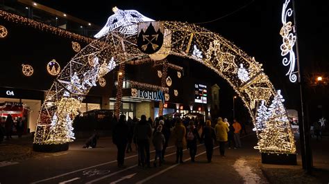Vianočná výzdoba a osvetlenie Červeného námestia v Moskve