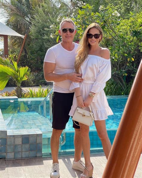 Andrea Verešová a Daniel Volopich na romantickej prechádzke po pláži