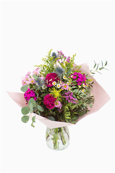 fotografia posvätených kytíc bylín a kvetov