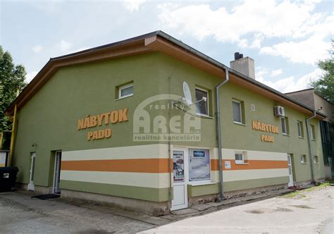 obchod s valentínskymi darčekmi, komerčná ulica s výkladmi