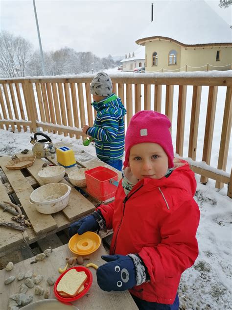 Fotografia detí alebo učiteľov v kreatívnych, tematických outfitoch