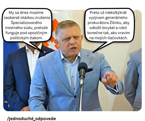 Žena usmieva sa, drží darčekovú krabicu v objatí. Teší sa z darčeka k narodeninám.