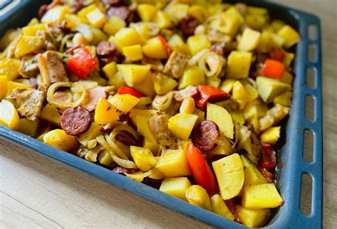 hotová živánska pochúťka na plechu s opečenou kôrkou