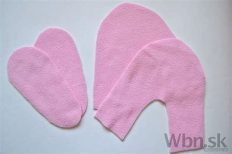 fotografie detailného postupu šitia ponožkového zajaca s plnením dutým vláknom