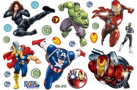 Koláž superhrdinov Avengers, plagáty postáv Iron Man, Kapitán Amerika, Thor, Hulk, Čierna Vdova