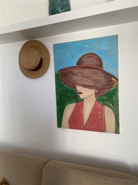 Ilustračné foto: Žena v elegantnom klobúku a šále.