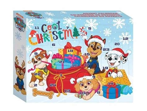 červeno-zelený adventný kalendár s futbalovým motívom