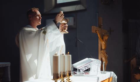 ilustrácia spoločenstva pri Eucharistii