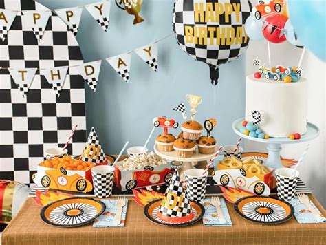 Tematická narodeninová výzdoba pre chlapca (napríklad vesmír, superhrdinovia, autá)