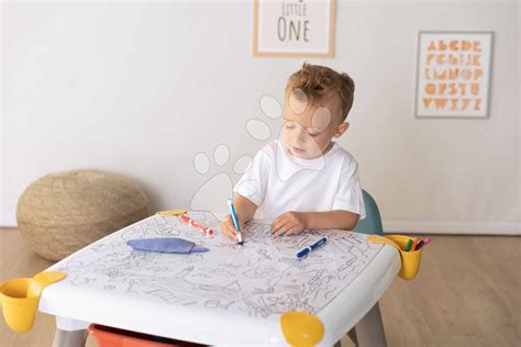 kreatívny set s farbami, voskovkami a papiermi na kreslenie pre deti