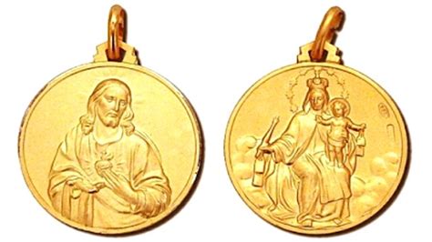Detail škapuliara s vyobrazením Panny Márie Karmelskej a Božského Srdca Ježišovho.