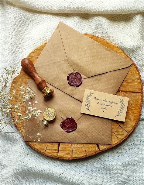 fotografia ručne písaného listu v obálke s voskovou pečaťou