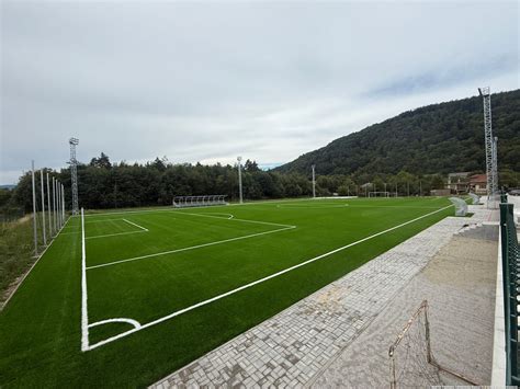 Súčasné foto zrekonštruovaného futbalového ihriska alebo šatní v Bánovej