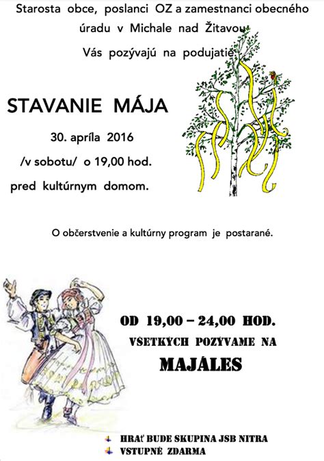 Fotografia stavania tradičného mája na dedinskej slávnosti so zameraním na detaily stúh a vence