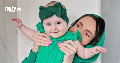 Tematické foto: Osemročné dieťa s darčekom