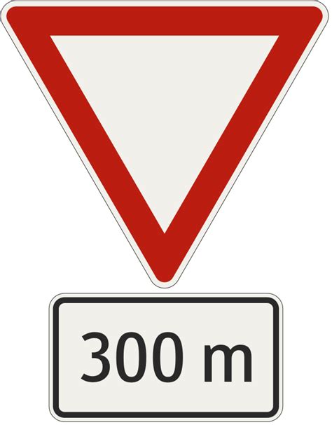 infografika s vtipnými výhodami 70-ročného človeka (napr. prednosť v rade, viac času na kávu)