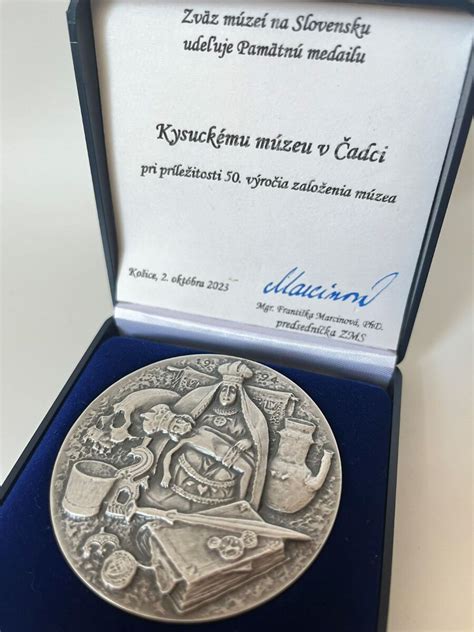 Pamätná medaila k 200. výročiu zriadenia Prešovskej eparchie s motívom Chrámu sv. archanjela Michala vo Fričke