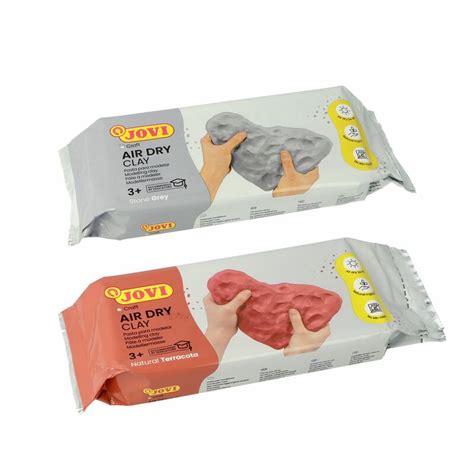 kreatívne materiály na vianočné tvorenie (vlna, farby, modelovacia hmota)