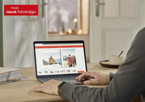 Snímka obrazovky programu CEWE fotosvet s otvoreným projektom a funkciou asistenta.
