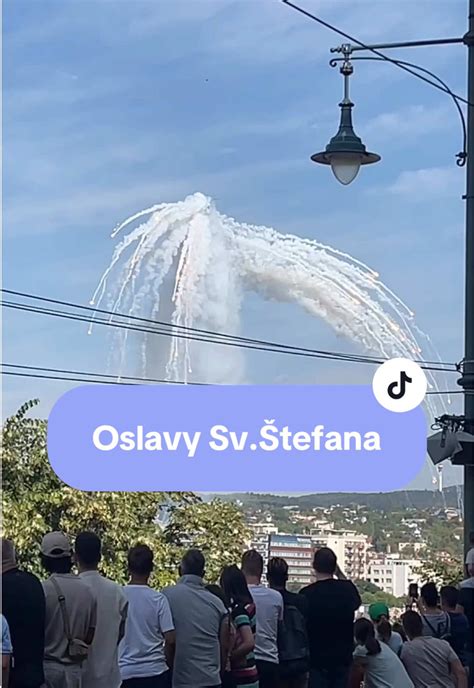 Tematické foto: Oslavy Dňa svätého Štefana v Budapešti, ohňostroj nad Dunajom a parlamentom