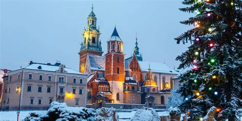 Zasnežený Hrebienok s ľadovým dómom a vianočnými trhmi