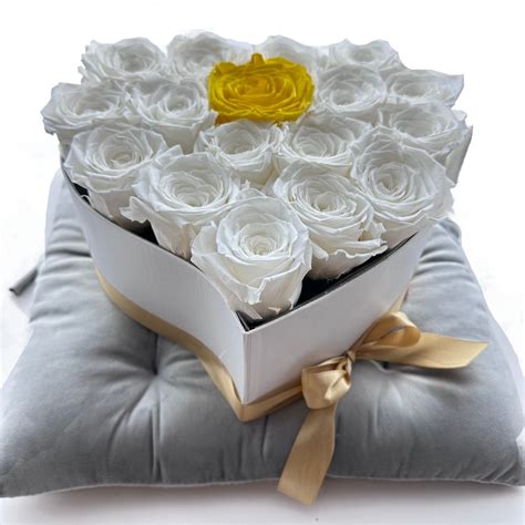 detail sójovej sviečky v tvare srdca