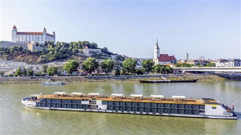 Fotografia interiéru lode Bohemia s pasažiermi