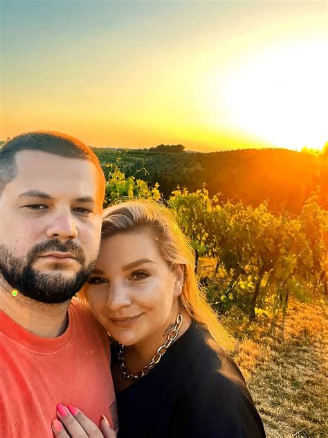 ilustračné foto krbu s vianočnou výzdobou