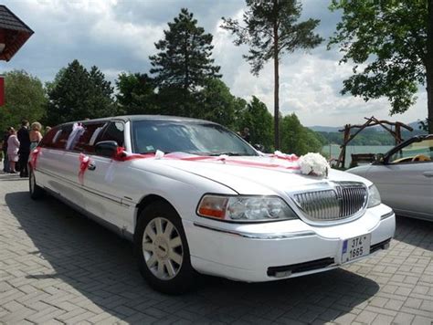 Tematické foto svadobnej limuzíny alebo veterána