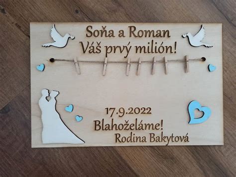 Ilustrácia: Detail: Svadobná tabuľka s nápisom 