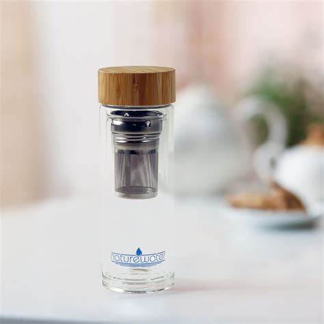 fľaša kvalitnej whisky, káva a čaj v elegantných dózach, gurmánska soľ