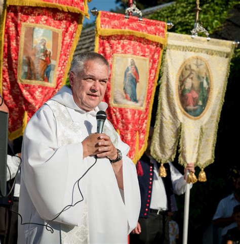 Procesia Božieho tela s monštranciou
