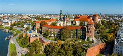 Panoramatický pohľad na Wawelský hrad a katedrálu v Krakove