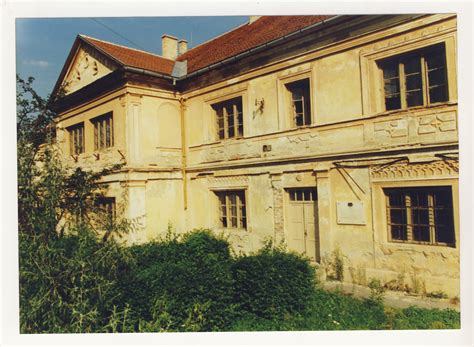 Historické zobrazenie budovy Prvého slovenského gymnázia v Revúcej