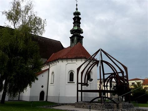 Tematické foto katolíckeho kostola