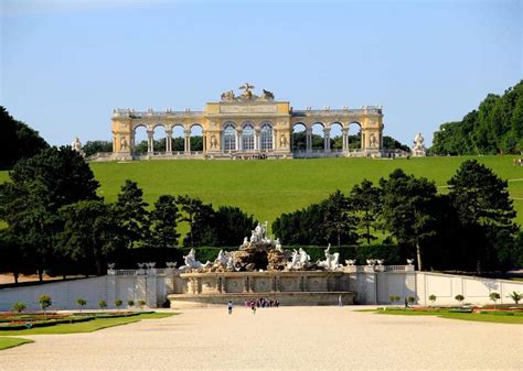 Interiér spálne Františka Jozefa I. na zámku Schönbrunn