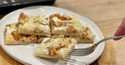 Kysnutý jablkový koláč s mrveničkou a škoricou