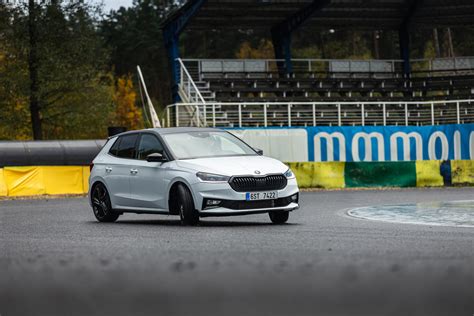 fotografia modelu Škoda Fabia, ideálne historický a aktuálny model