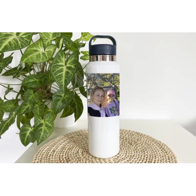 Vizualizácia vianočného fotohrnčeka s personalizovaným dizajnom