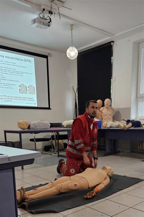 Infolgrafika zobrazujúca záchranný systém prvej pomoci počas sviatkov