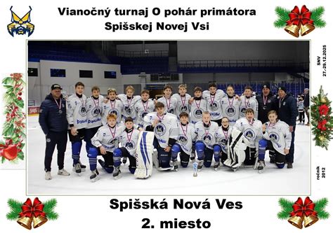 Pohár Glühweinu na vianočnom trhu