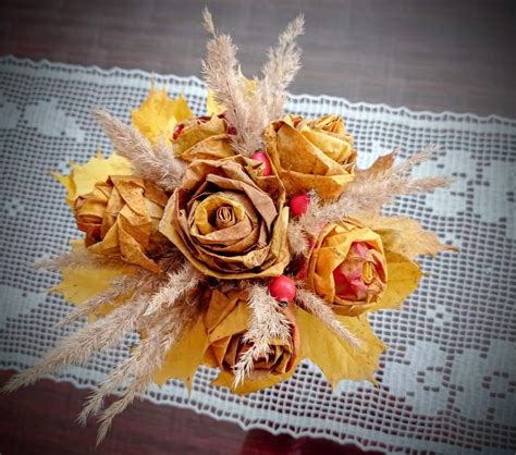 Infografika: Návody na výrobu papierových jesenných listov a tekvíc.