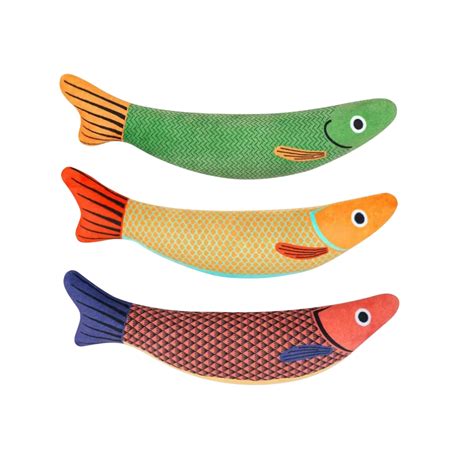 Ilustračná fotografia sklenených pohárov s vianočnými scénami vo vnútri a sviečkami na vrchu.